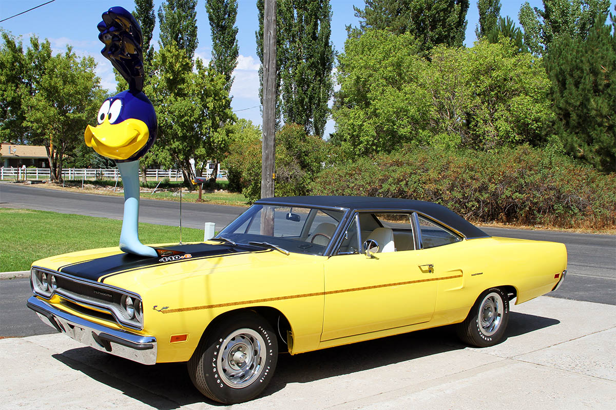 Road Runner Hood Ornament