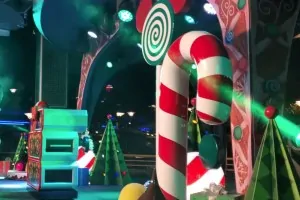 Theme Model of Disney Holiday Dance Party Candy Cane Props