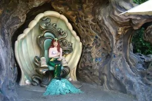 Ariel seashell throne